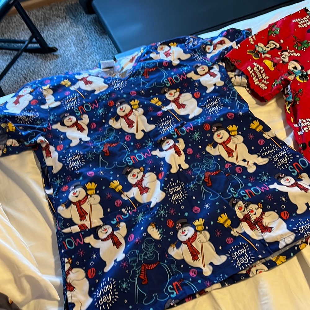 Set of two holiday tops